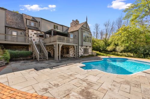 9555 Range Line Rd, Milwaukee WI 53209-2619 exterior