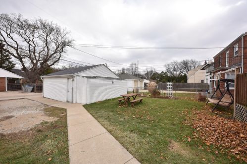 8006 Lisbon Ave, Milwaukee WI 53208-2052 exterior