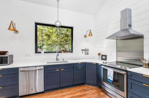 811 Mellwood Ave, Duluth MN 55804-1718 exterior