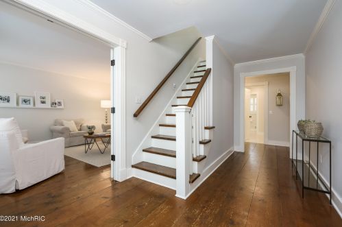 5183 Colony Woods Dr, Kalamazoo, MI 49009-9735