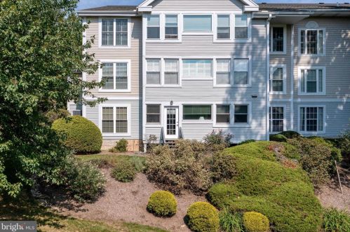 804 Country Pl Dr, Lancaster PA 17601-1793 exterior