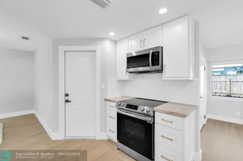 943 4th St, Boca Raton FL  33432-4201 exterior