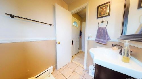 101 Grn Mnr Rd, Enfield CT 06082-4112 exterior