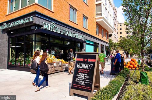 2201 L St, Washington DC  20037-1409 exterior