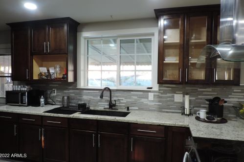 4001 61 St, Phoenix AZ 85033-1712 exterior