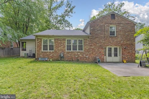 8717 Liberty Ln, Rockville MD 20854-3638 exterior