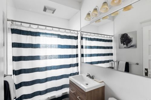 359 Great East Neck Rd, Babylon NY 11704-7631 exterior