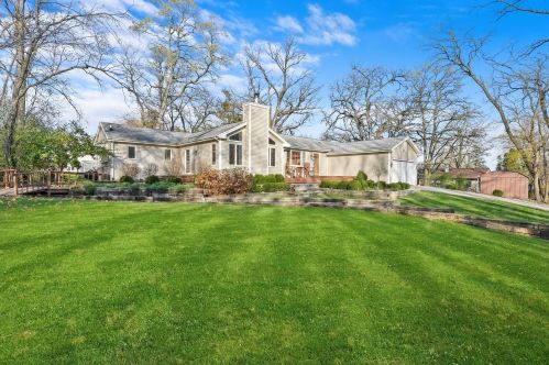 9006 Vine Ave, Bull Valley IL 60097-8243 exterior