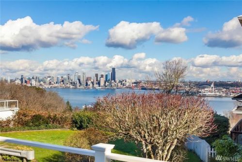 2102 41st Ave, Seattle WA  98116-2023 exterior