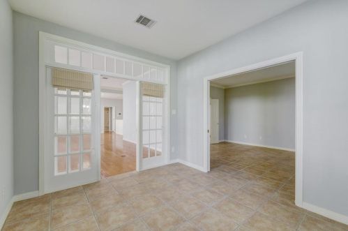 5406 Courtyard Dr, Austin TX 78730-5015 exterior