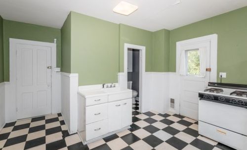 1856 Arlington Pl, Milwaukee WI 53202-1619 exterior