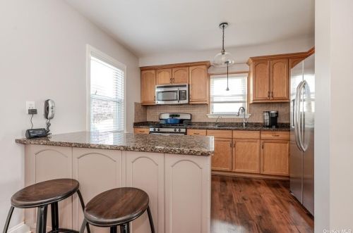 151 Gordon Rd, Valley Stream NY 11581-2108 exterior