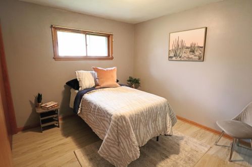 1008 105th St, Milwaukee WI 53227-1210 exterior