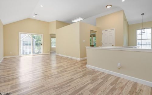 121 Williamson Ct, Bridgewater NJ  08807-5643 exterior