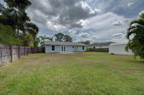 1198 Empire St, Fort Pierce FL 34983-2468 exterior