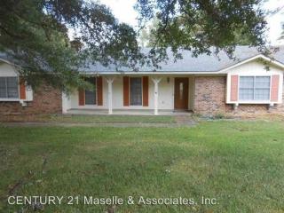 2462 Pine Lea Dr, Jackson MS  39209-9674 exterior