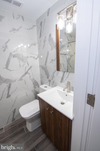 2213 Emerald St, Philadelphia PA 19134-3548 exterior