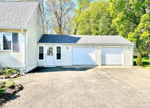 8 Cardinal Dr, Wallingford, CT 06492-4828
