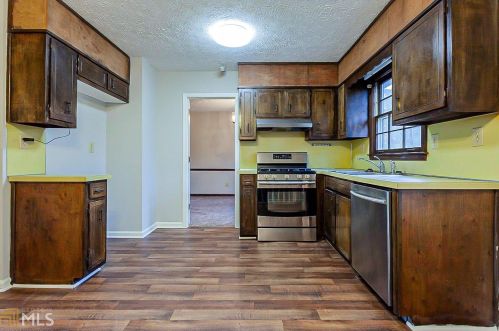 5200 Beechwood Forest Ln, Lithonia, GA 30038-2601