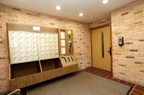 3942 Oakland Ave, Milwaukee, WI 53211-2270