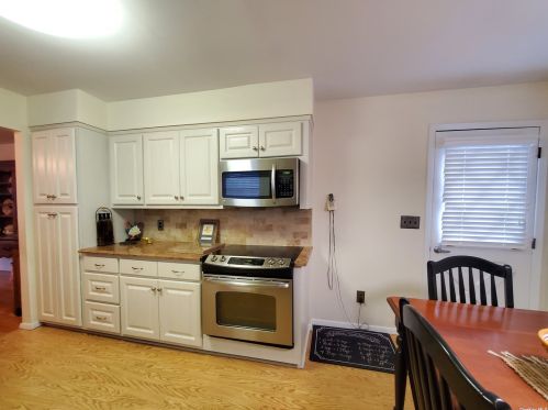 10 Dorian Ln, Commack, NY 11725-3502