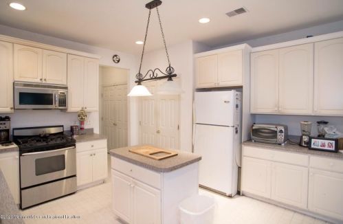 3 Swallow Tail Ct, Jackson Twp NJ  08527-2872 exterior