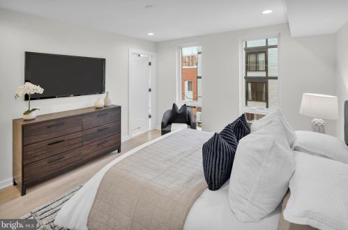 959 Marshall St, Philadelphia PA 19122 exterior