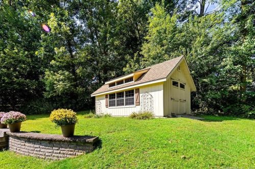 9 Dogwood Ln, Ellington CT exterior