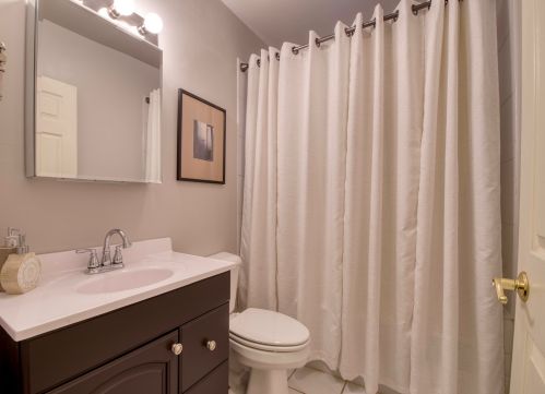 3519 Ravenswood Ave, Chicago IL 60640-4409 exterior