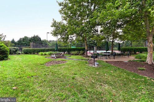 2151 Jamieson Ave, Alexandria VA 22314-5705 exterior