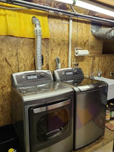 115 Migeon Ave, Torrington CT 06790-4525 exterior