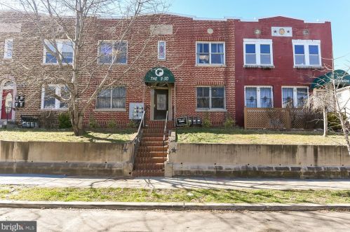 330 14th Pl, Washington DC 20002-6454 exterior