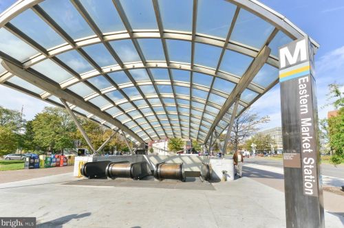 802 A St, Washington DC  20003-1340 exterior