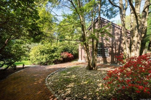 26 Day Rd, Armonk NY 10504-2408 exterior