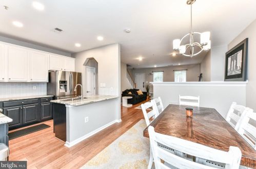 5102 Donovan Dr, Alexandria VA  22304-7756 exterior