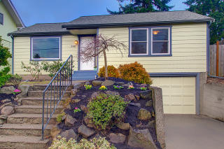 7737 17 Ave, Seattle WA  98115-4418 exterior