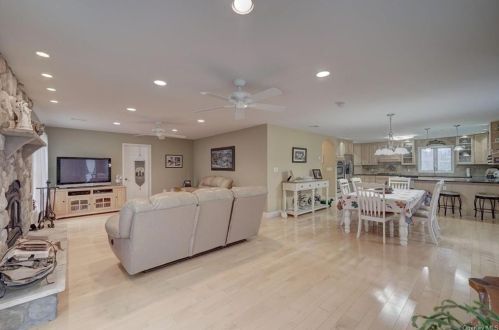 339 Clove Rd, Monroe NY 10950-4754 exterior