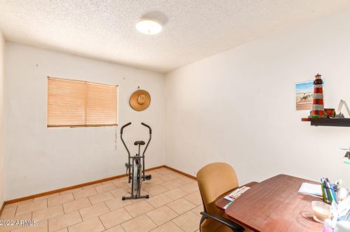 6182 Earll Dr, Phoenix AZ 85033-5841 exterior