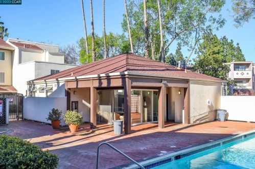 2600 Laguna Cir, Concord CA  94520-2943 exterior