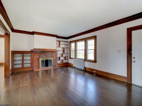 58 Cobane Ter, Town Center, NJ 07052-3916