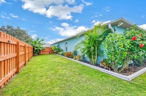 211 Kestor Dr, Fort Pierce FL 34953-5426 exterior