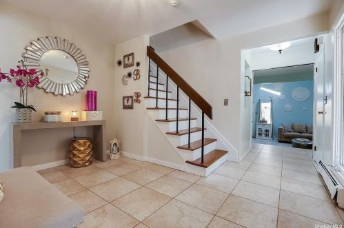 69 Kendrick Ln, Huntington Station, NY 11746-7849