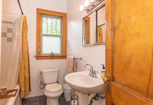 1513 Main St, Kalamazoo MI 49006-3104 exterior