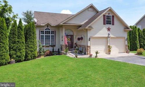 37 Arbor Ln, Hanover, PA 17331-8651