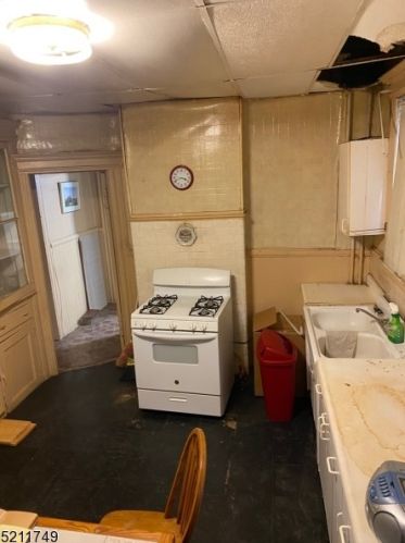 121 Seymour Ave, Newark NJ 07108-1714 exterior