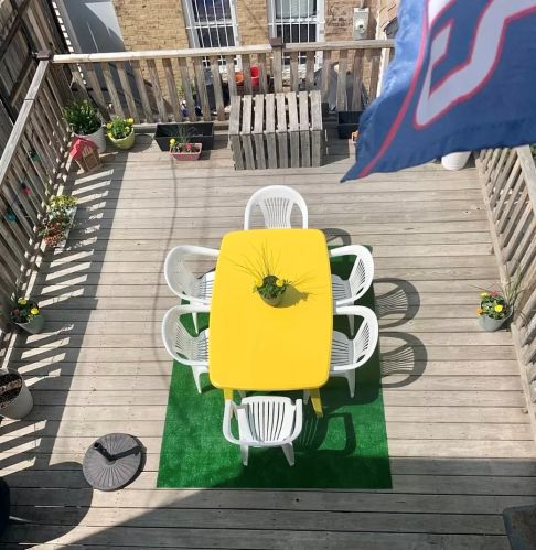 2344 Barry Ave, Chicago IL  60618-8059 exterior