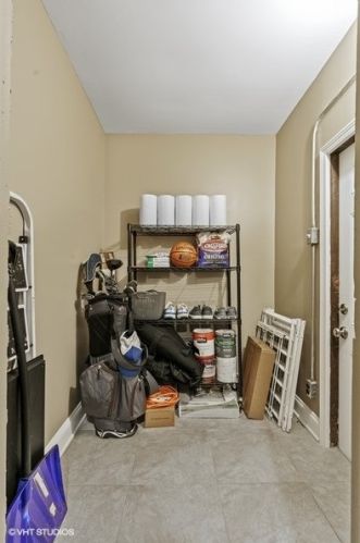 1140 Wellington Ave, Chicago IL 60657-4348 exterior