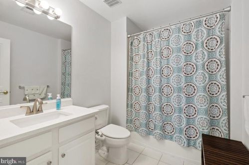 33 Maidenhead Rd, Princeton NJ 08540-7733 exterior