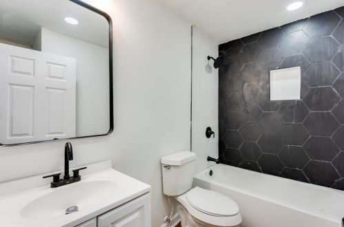 1896 Bonniview St, Atlanta GA 30310-4924 exterior