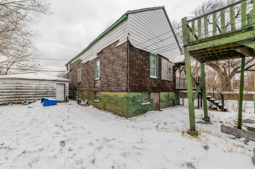 9002 Mackinaw Ave, Chicago IL 60617-4437 exterior